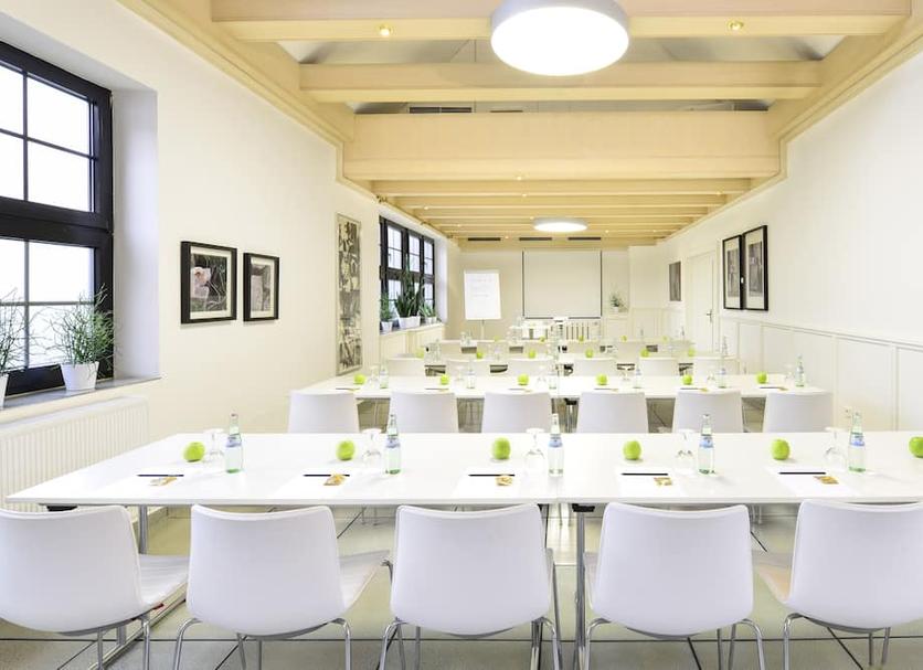 Ruang konferensi Foto
